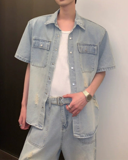ライトブルーデニムシャツ